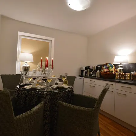 The White House Austria * Lind ob Velden